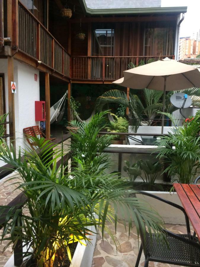 Casa Kiwi Hostel Medellín Esterno foto